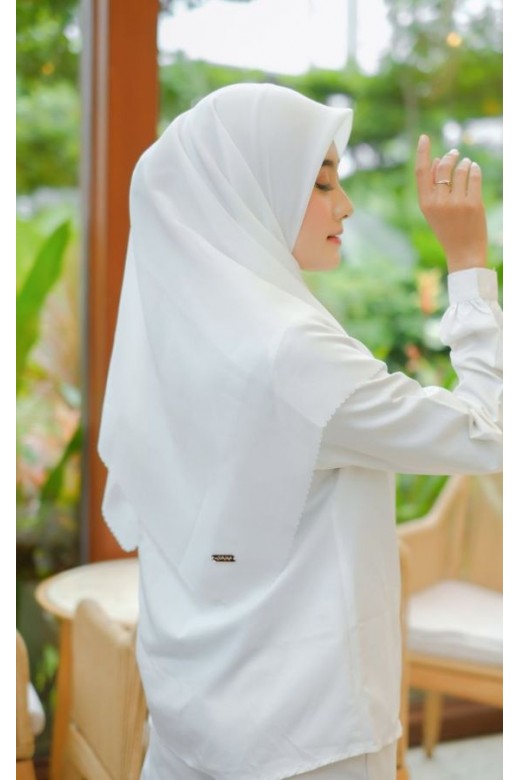 Hijab Segi 4 Double Haikon Lasercut White